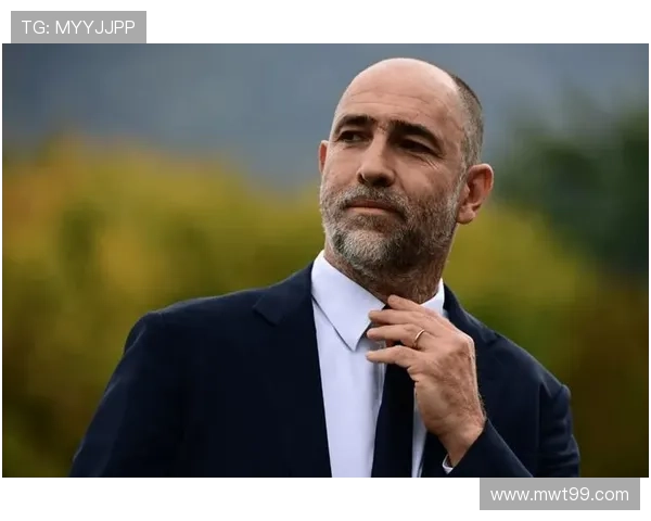 舍伍德谈图多尔：安慰球员优先保级